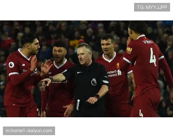 英超裁判认定卢克肖犯规接触微弱,吕特进球有效 英超裁判认定卢克肖犯规接触微弱,吕特进球有效